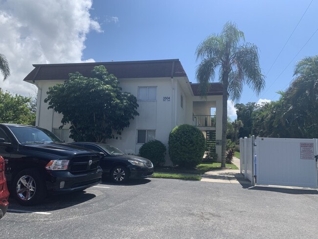 property at 3504 Beneva Rd