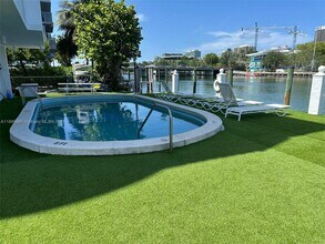 9501 E Bay Harbor Dr in Bay Harbor Islands, FL - Building Photo - Building Photo