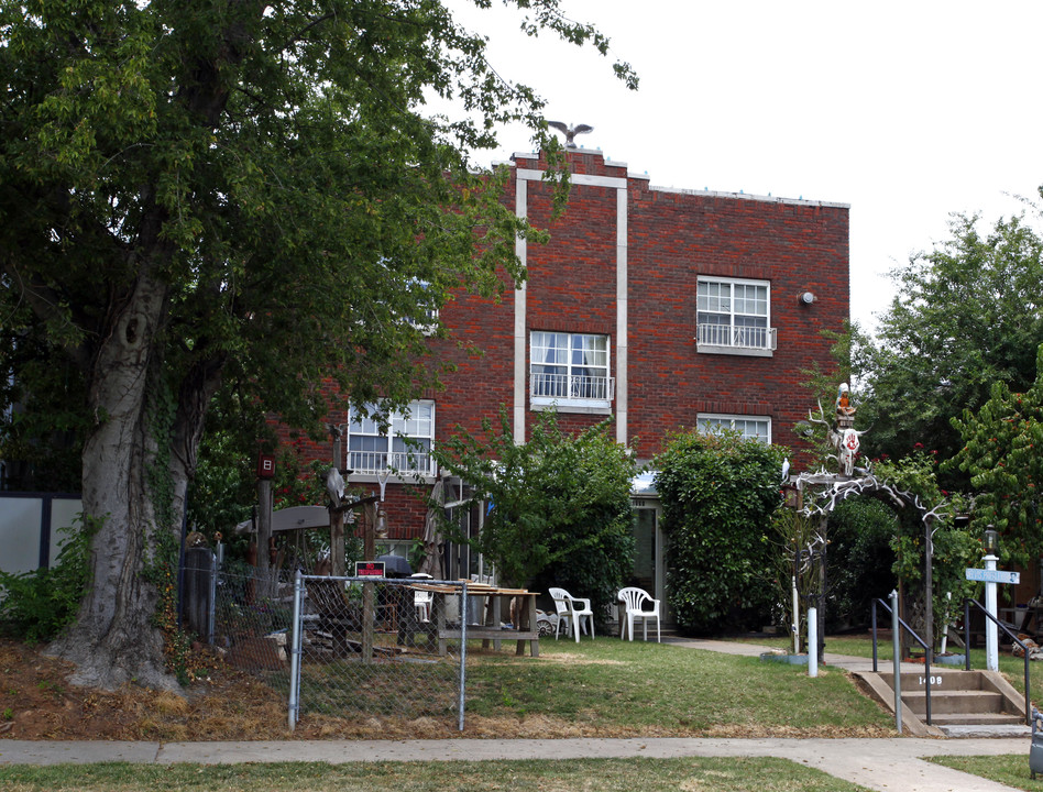 1408 S Troost Ave in Tulsa, OK - Building Photo