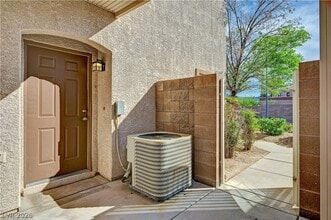 1602 Coyote Run Dr in Henderson, NV - Building Photo - Building Photo