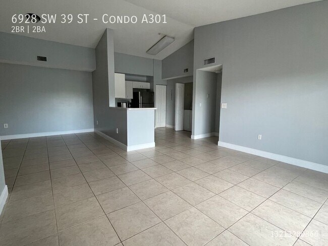 6928 SW 39th St in Davie, FL - Building Photo - Building Photo