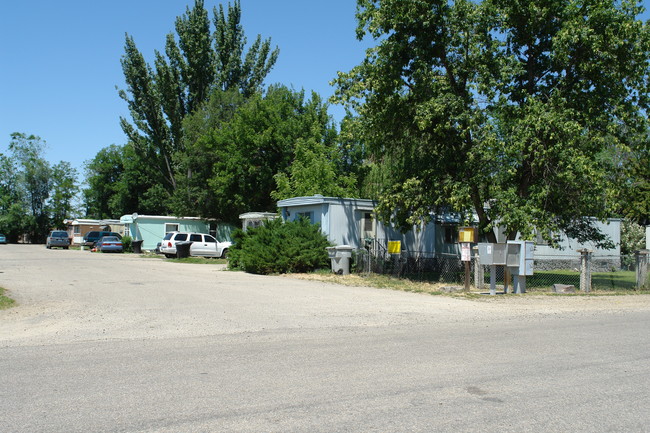 300 E 40th St in Garden City, ID - Foto de edificio - Building Photo