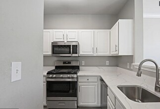 13116 Marcey Creek Rd in Herndon, VA - Building Photo - Building Photo