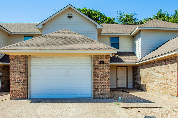 33 Addi Lane in Lacy Lakeview, TX - Foto de edificio