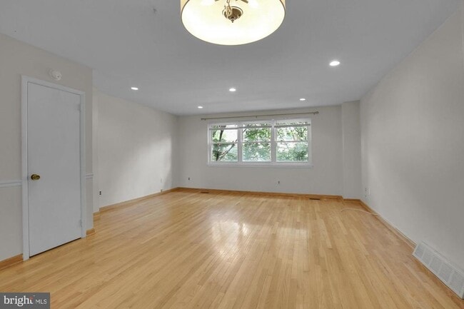 6736 Emlen St in Philadelphia, PA - Building Photo - Building Photo