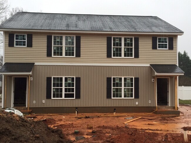 2714 S Ridge Ave in Concord, NC - Foto de edificio - Building Photo