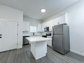 328 Clearwater St in Houston, TX - Building Photo - Building Photo