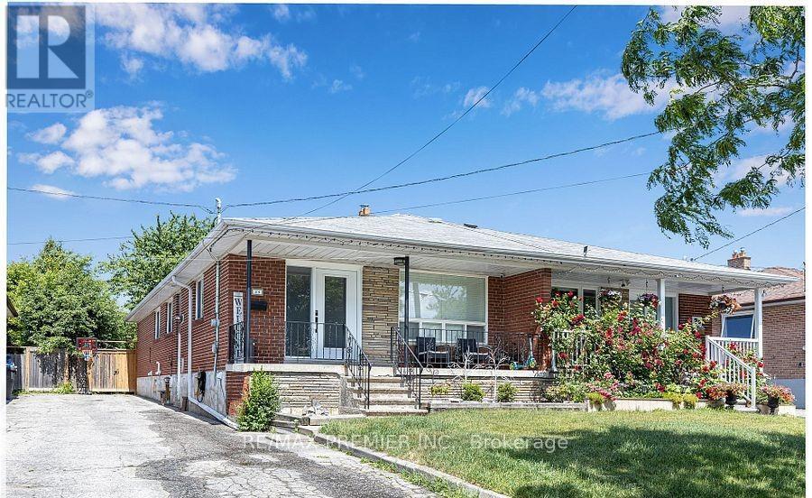 24 Hucknall Rd in Toronto, ON - Building Photo