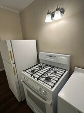 668 Linwood Ave NE, Unit 2 in Atlanta, GA - Foto de edificio - Building Photo