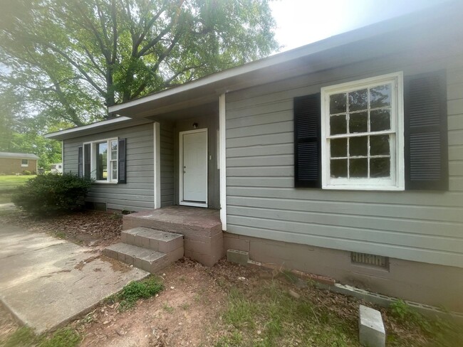 344 Westside School Rd in Newnan, GA - Foto de edificio - Building Photo