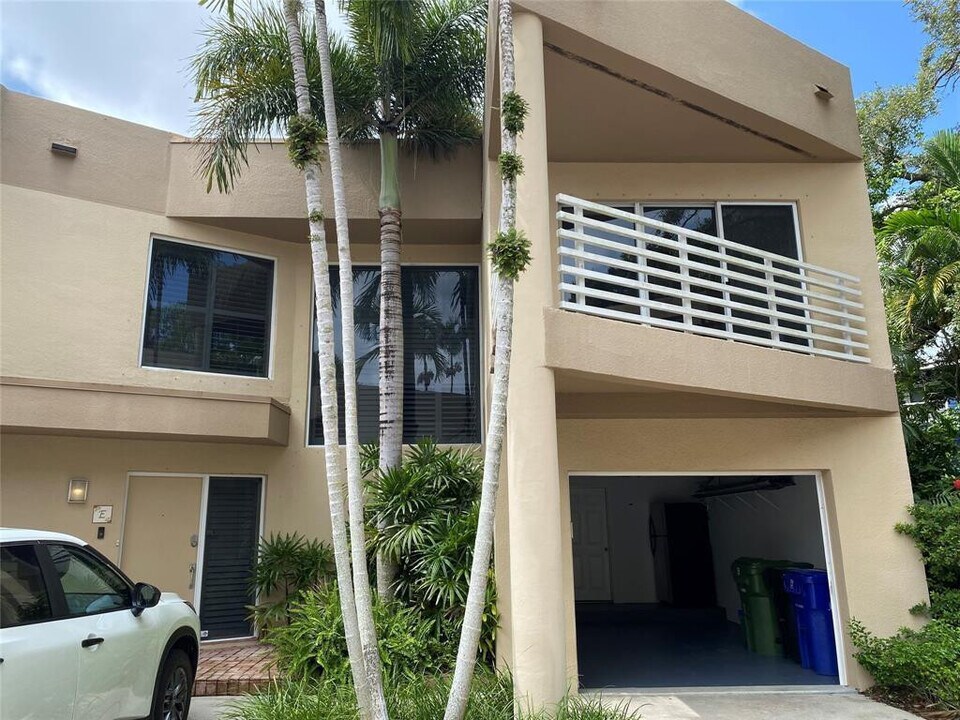 101 SE 15th Ave in Fort Lauderdale, FL - Building Photo
