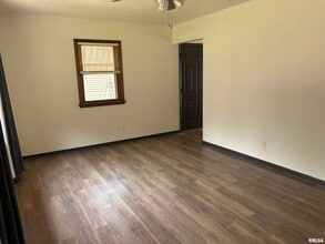 2544 Glenn St in Bettendorf, IA - Building Photo - Building Photo