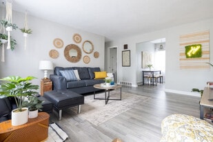 19229 Pierce Dr in Strongsville, OH - Building Photo