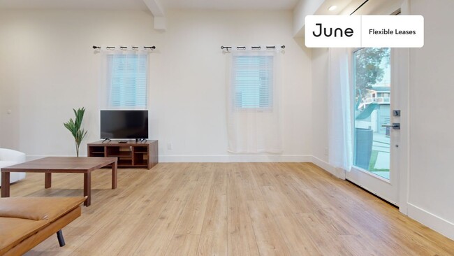 5637 Riverton Ave in Los Angeles, CA - Building Photo - Building Photo