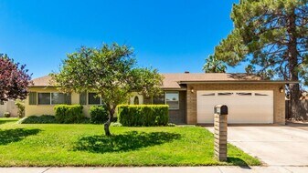 4933 W Sandra Terrace in Glendale, AZ - Building Photo