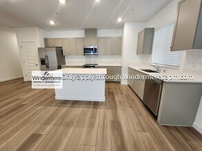 8403 Sinesky Wy in Elk Grove, CA - Building Photo - Building Photo
