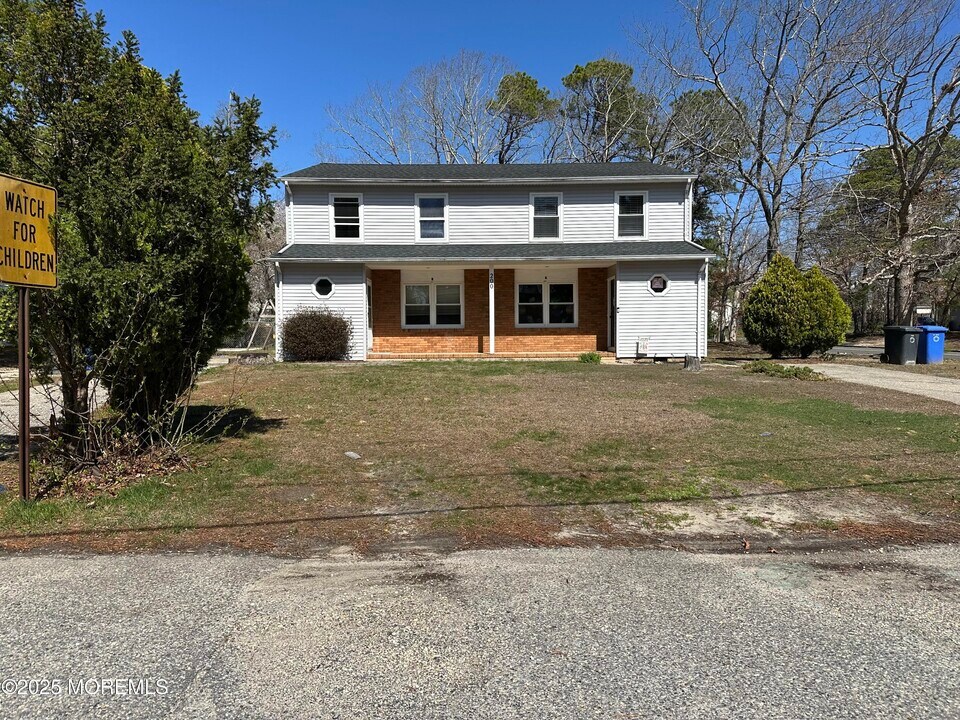 200 Leeward Rd in Stafford Township, NJ - Building Photo