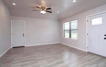 995 Junell St in Houston, TX - Building Photo - Building Photo
