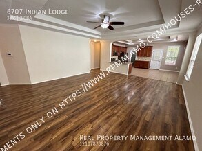 6707 Indian Lodge in San Antonio, TX - Foto de edificio - Building Photo