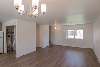 3345 Magnums Way in Redding, CA - Foto de edificio - Building Photo