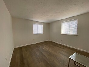 24 South St, Unit 205 in Quincy, MA - Building Photo - Building Photo