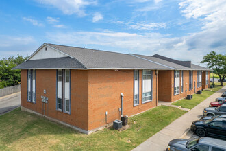 Bellaire Apartments in Lawton, OK - Building Photo - Building Photo