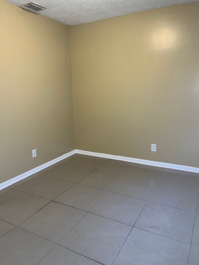 7556 La Fontaine Dr in Jacksonville, FL - Foto de edificio - Building Photo