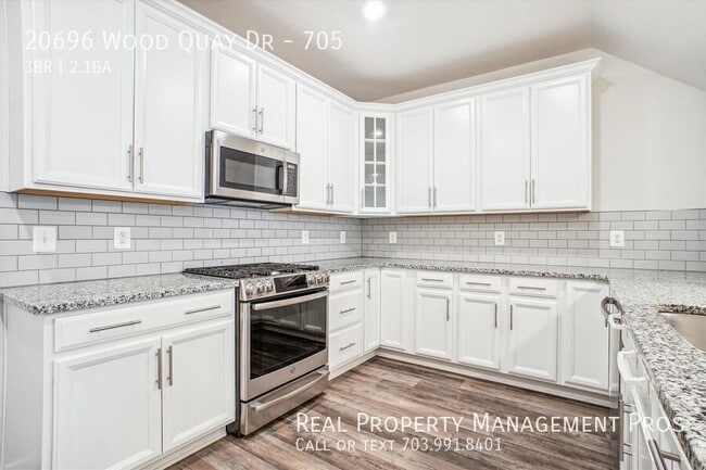 20696 Wood Quay Dr in Sterling, VA - Building Photo - Building Photo