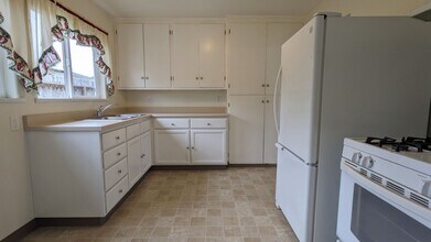 2955 Lowell St in Eureka, CA - Building Photo - Building Photo