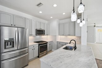 531 Hedgewood Dr in St. Augustine, FL - Foto de edificio - Building Photo