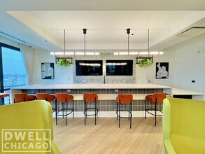 4607 N Broadway St, Unit 412 in Chicago, IL - Building Photo - Building Photo
