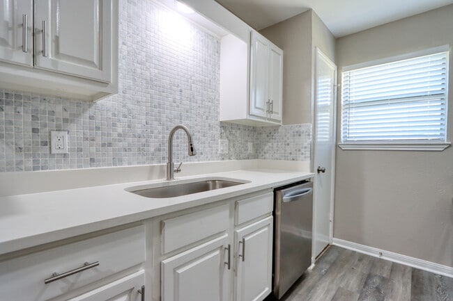 2105 Interurban Blvd in Corsicana, TX - Building Photo - Building Photo