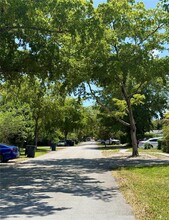 1210 NE 132nd St in North Miami, FL - Building Photo - Building Photo