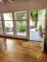 1909 Beachwood Dr in Los Angeles, CA - Building Photo