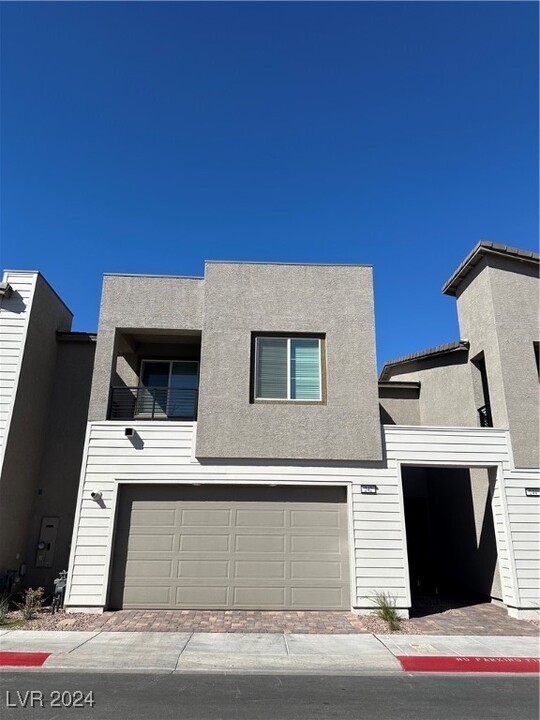 242 Walsh Peak Ave in Henderson, NV - Building Photo