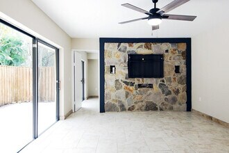 1700 Embassy Dr in West Palm Beach, FL - Building Photo - Building Photo