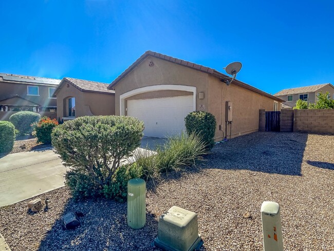 8375 N Ponderosa Pine Pl in Tucson, AZ - Building Photo - Building Photo