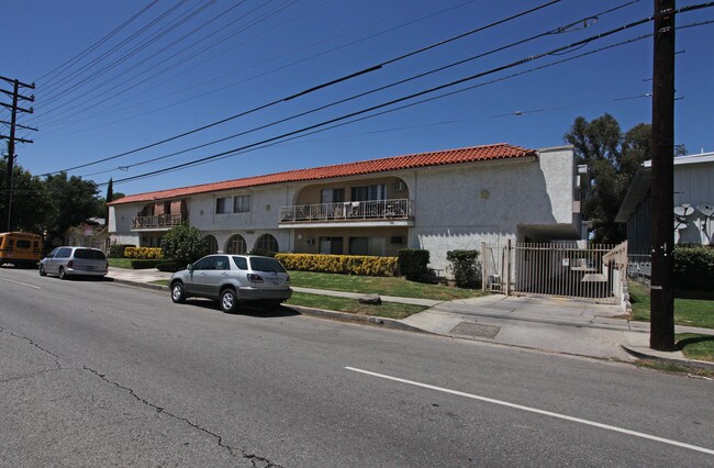 15925 Victory Blvd in Van Nuys, CA - Building Photo - Building Photo
