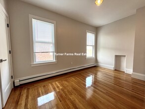 102 Buttonwood St, Unit 3 in Boston, MA - Building Photo - Building Photo