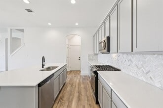 8760 Wellspring Loop in Round Rock, TX - Building Photo - Building Photo