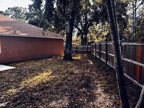 14996 Hidden Oaks Cir in Clearwater, FL - Building Photo - Building Photo