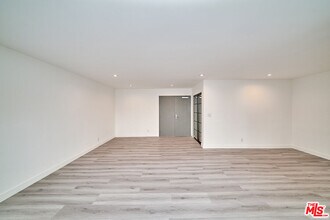 137 S Maple Dr in Beverly Hills, CA - Building Photo - Building Photo