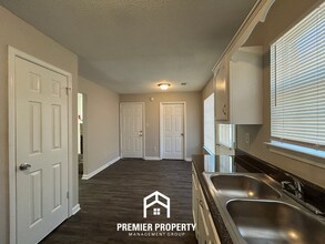 7610 Bridelwreath Dr in Memphis, TN - Building Photo - Building Photo