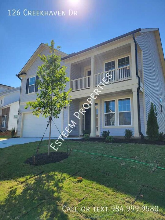 126 Creekhaven Dr in Angier, NC - Foto de edificio