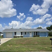 1211 SE 35th St in Cape Coral, FL - Building Photo