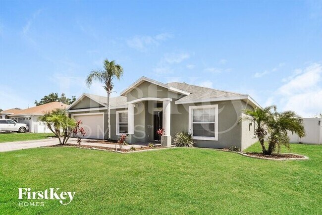 451 Majestic Gardens Blvd in Winter Haven, FL - Building Photo - Building Photo