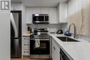 610 King St E in Hamilton, ON - Building Photo