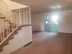 619 N Hayden Bay Dr in Portland, OR - Building Photo - Building Photo