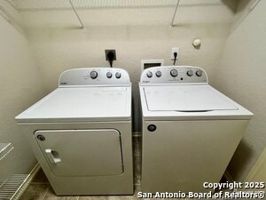 9114 Laguna Falls in San Antonio, TX - Building Photo - Building Photo