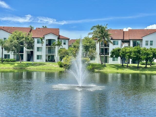 402 Villa Cir in Boynton Beach, FL - Building Photo